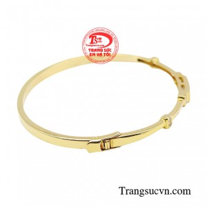 Nhưng đâu đó vẫn toát lên vẻ thanh lịch mà không kém phần phóng khoáng.