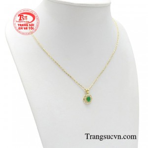 Bộ sản phẩm được đặt trong thiết kế đột phá đem đến vẻ đẹp hài hòa.