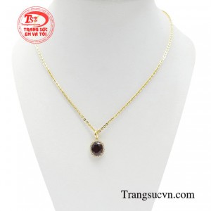 Bộ dây chuyền granat sang trọng mang nhiều ý nghĩa về mặt phong thủy.