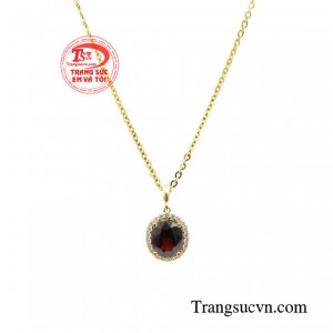 Garnet cung cấp năng lượng, ý chí trong cuộc sống, khơi dậy cảm giác tự tin và kiên nhẫn.