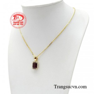 Chẳng những vậy chúng còn được sánh ngang với ruby và được sử dụng rất nhiều trong trang sức của hoàng gia, hay những sự kiện sang trọng.