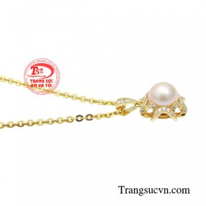Nhờ yếu tố thanh khiết, ngọc trai giúp người đeo có trực giác minh mẫn hỗ trợ trong việc đưa ra quyết định đúng đắn, giúp mang lại sự thịnh vượng cho người đeo.
