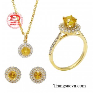 Bộ dây chuyền Saphir đại lộc được mệnh danh là viên đá quý từ thiên đường