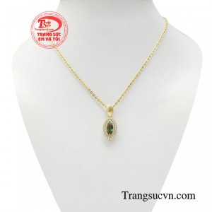 Bộ dây chuyền sapphire duyên dáng mang vẻ đẹp bình yên hấp dẫn mọi ánh nhìn.
