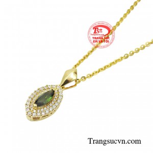 Thiết kế hiện đại theo xu hướng thế giới, kết hợp đá quý Sapphire cùng đá Cz bao quanh lấp lánh. 