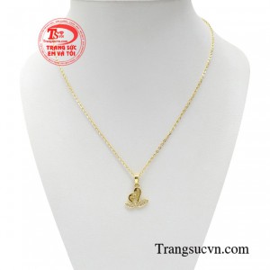 Bộ dây chuyền thiên nga tinh xảo với thiết kế trẻ trung, bắt mắt và độc đáo.