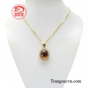 Bộ dây chuyền tourmaline phú quý với thiết kế xứng tầm vị thế dành cho quý cô thành đạt. 