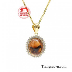 Hãy để bộ dây chuyền là món quà nói thay lời yêu, thể hiện sự thấu hiểu, trân quý đến những người bạn yêu thương. 