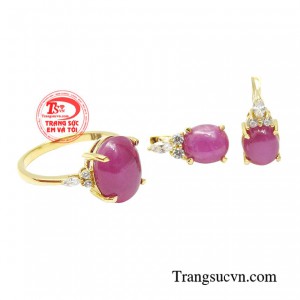 Bộ trang sức ruby phát huy vẻ đẹp sống động khi được trưng diện trên người phụ nữ.