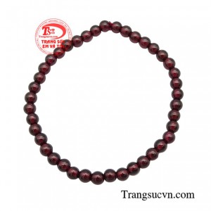 Garnet cũng được coi là biểu tượng của lòng chung thủy, niềm tin, lòng trung thành và sức mạnh.