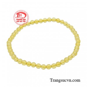 Chuỗi thạch anh vàng tài lộc vừa là món trang sức vừa là vòng đeo phong thuỷ mang lại may mắn, sức khỏe cho chủ nhân. 