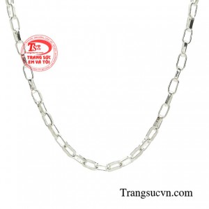 Sản phẩm được chế tác thủ công, sử dụng chất liệu bạc ta 925 rất an toàn với các bé. 