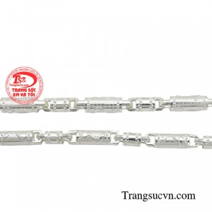 Để tạo nên hình tượng người đàn ông thành đạt đó là sự nam tính, hào hoa toát lên từ thần thái và phong cách thời trang. 