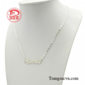 Nói đến trang sức bạc khắc tên chắc hẳn ai cũng sẽ nghĩ ngay đến dây chuyền bạc.