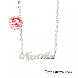 Với công nghệ khắc chữ thủ công, tên người sở hữu sẽ được chế tác một cách khéo léo và đầy tinh tế.