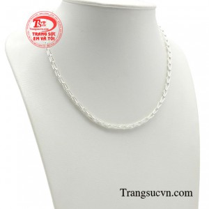 Tất cả những góc nhọn, những vết gờ đều phải được xử lý tránh gây nguy hiểm với trẻ. 