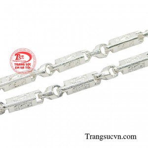Bạc có tính chất giúp cân bằng các yếu tố khác nhau của cơ thể, giữ cho các mạch máu đàn hồi, giúp tạo xương, hình thành và chữa lành da.