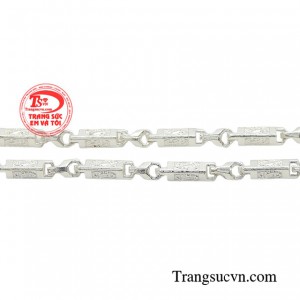 Dây chuyền bạc là vật dụng rất cần thiết cho trẻ em bởi cơ thể trẻ còn yếu, sức đề kháng kém nên nếu không cẩn thận đề phòng thì rất dễ có khả năng nhiễm khuẩn.