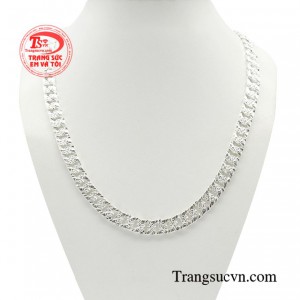 Dây chuyền bạc uy quyền đẳng cấp không chỉ tạo phong cách riêng của bản thân