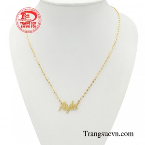 Dây chuyền chữ cá tính luôn là một trong những món quà tặng được ưu tiên vì mang ý nghĩa vô cùng đặc biệt đối với người đeo.