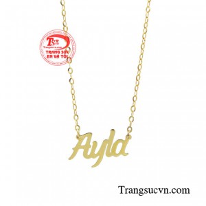 Dây chuyền chữ cá tính có thể tặng cho bất cứ ai nhắn gửi thông điệp yêu thương và giúp tạo dấu ấn riêng của người đó.