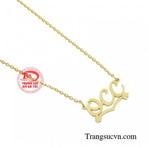 Giờ thì một chiếc dây chuyền được thiết kế độc bản đơn giản nhưng đầy tính hiện đại và đẹp mắt sẽ là phụ kiện đắc lực cùng bạn đồng hành mỗi ngày 