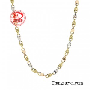 Ngoài ra, nó còn là món phụ kiện giúp bé chống gió, chống vi khuẩn cực kỳ tốt. 