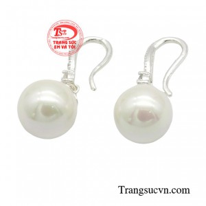 Mẫu trang sức bạc này cực kỳ phù hợp cho phái đẹp khi tham gia những buổi tiệc, sự kiện.