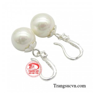 Với thiết kế đơn giản nhưng lại tôn lên dáng vẻ hoàn hảo của người diện chúng.