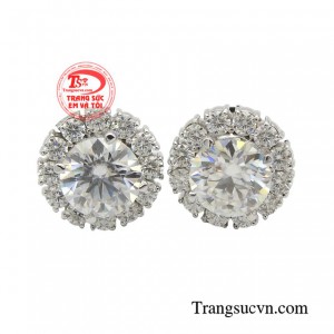 Hoa tai phái đẹp kiêu sa xóa tan sự nhàm chán trong môi trường công sở