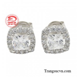 Hoa tai phái đẹp tỏa sáng phù hợp với những cô nàng có tính cách e thẹn, thích sự thùy mị và dịu dàng.