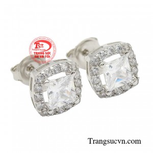 Đôi hoa tai luôn là sự lựa chọn ưu ái của những nàng theo đuổi sự tối giản, nhẹ nhàng không cầu kì phức tạp