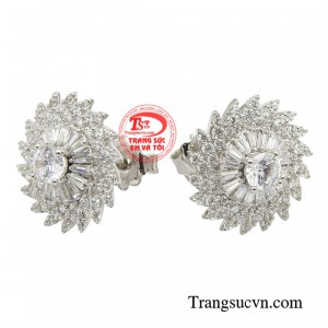 Nếu được kết hợp hài hòa cùng những món trang sức khác với nhau, chắc chắn cô gái ấy sẽ trở nên vô cùng xinh đẹp, thời thượng, làm say mê lòng người.