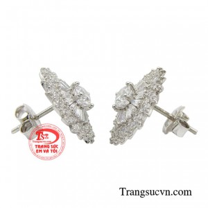 Đây là mẫu hoa tai tinh tế giúp chị em phái đẹp có một sức hút kỳ lạ với nửa kia.