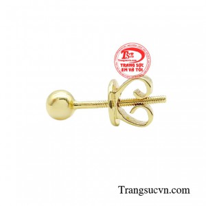 Chiếc hoa tai đặc biệt sử dụng chất liệu vàng 14k để thể hiện nét độc đáo, mới lạ trong phong cách cá tính.