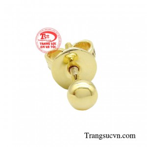 Chẳng cần phối cùng trang phục cầu kỳ, chỉ với chiếc hoa tai đơn giản cũng đủ khiến bạn nổi bật cá tính của riêng mình. 