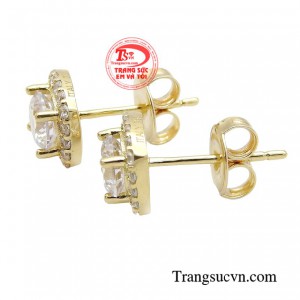 Với công nghệ chế tác hiện đại, vượt qua hành trình mài giũa và chế tác tỉ mỉ, sản phẩm tạo nên sự gợi cảm quyền lực với vẻ ngoài cực kỳ cuốn hút.