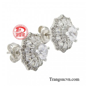 Chúng không chỉ làm nổi bật lên vẻ yêu kiều của chị em mà còn toát lên khí chất mạnh mẽ, cá tính của những cô gái trẻ trung, hiện đại.