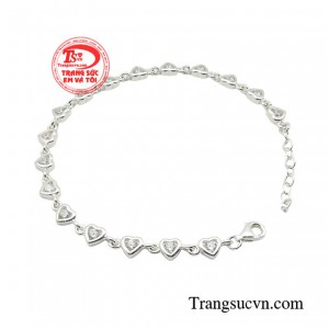 Thích hợp cho công việc hằng ngày, những buổi gặp gỡ, hẹn hò, hay những bữa tiệc sang trọng, nổi bật ngay từ ánh nhìn đầu tiên.