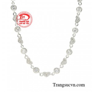 Đây cũng là một món quà ý nghĩa, thay cho những mong muốn tốt đẹp nhất để bạn dành tặng cho những người thân yêu nhất của mình.