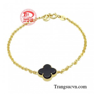 Lắc tay thanh lịch duyên dáng là món phụ kiện tuyệt vời mà quý cô nào cũng đều mơ ước.