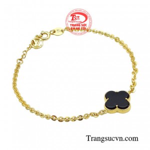 Với chiếc lắc tay này, các nàng có thể thỏa sức khoe nét duyên dáng của mình, đồng thời nói lên cá tính riêng biệt của bản thân.