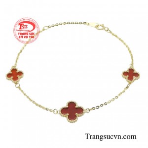 Lắc tay thời thượng duyên dáng mang đến cho người dùng một sản phẩm độc đáo nhưng cũng không kém phần tinh tế.