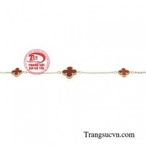 Bởi vậy sản phẩm không chỉ làm đẹp, mà còn là món quà ý nghĩa, và là gợi ý giúp phái mạnh thể hiện tình yêu và sự quan tâm tới chị em phụ nữ nhân dịp lễ tết đặc biệt.