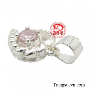 Phần mặt dây chuyền bạc được thiết kế kiểu trái tim độc đáo