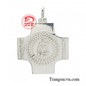 Mặt dây chuyền bạc cá tính biến đổi phong cách với thiết kế độc, lạ là lựa chọn hoản hảo cho các chàng trai có phong cách cùng cá tính riêng biệt