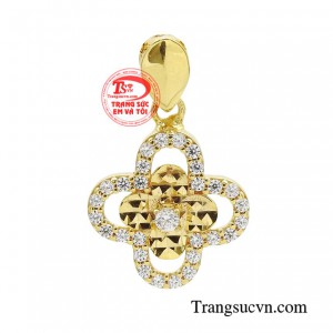 Mặt dây chuyền kiêu sa thời thượng với sắc thái nữ tính, kiêu kỳ, trẻ trung