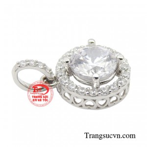 Chính vì vậy để có một diện mạo chỉn chu thì không thể thiếu được một chiếc mặt dây khi đi ra ngoài gặp gỡ bạn bè hay đối tác. 