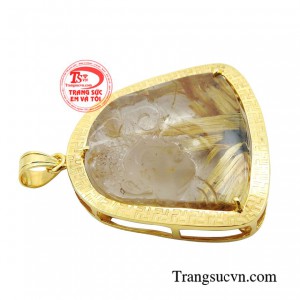 Việc đeo mặt phật bên người không đơn thuần chỉ để làm đẹp, mà còn mang nhiều ý nghĩa có yếu tố tâm linh, là điểm tựa tinh thần, giúp người đeo gặp nhiều may mắn, thuận lợi, tránh những điều không hay trong cuộc sống.