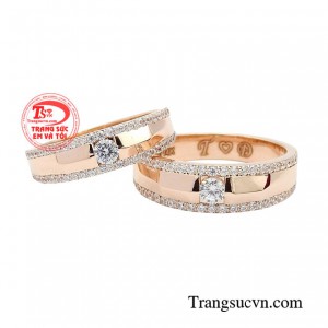 Nhẫn cưới được xem là lời cam kết thủy chung dành cho đối phương.